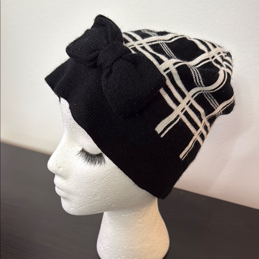 Kate Spade ♠️ Stylish Black and White Women's Beanie